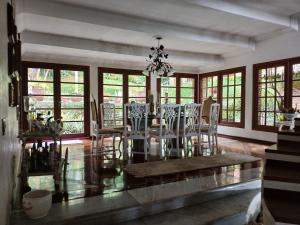 Casa no Condomínio Forest Hills