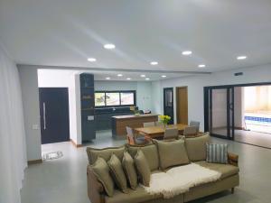 Casa no Condomínio São Fernando Residência